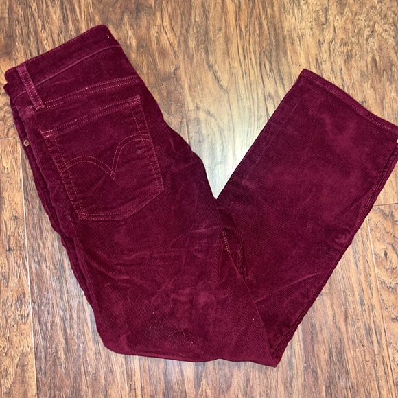 Women’s Levi’s Premium Wedgie Straight Fit Corduroy red button fly pants - Picture 4 of 8